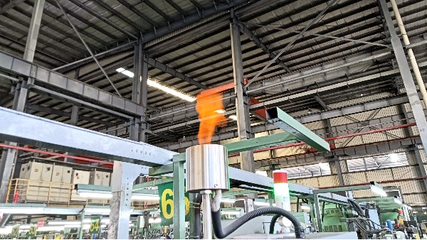 同是不锈钢换热管，为什么有的很亮，有的很暗