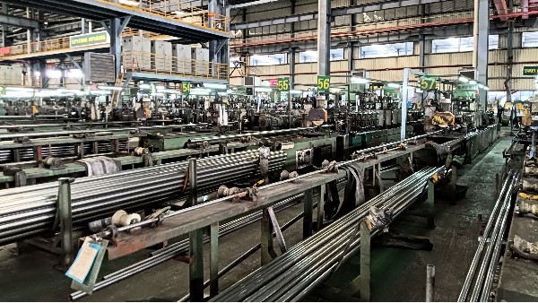 不锈钢管自动化产线中传输带与上料杆的“精准”与“耐磨”