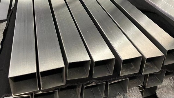 304不锈钢制品管为何变形？